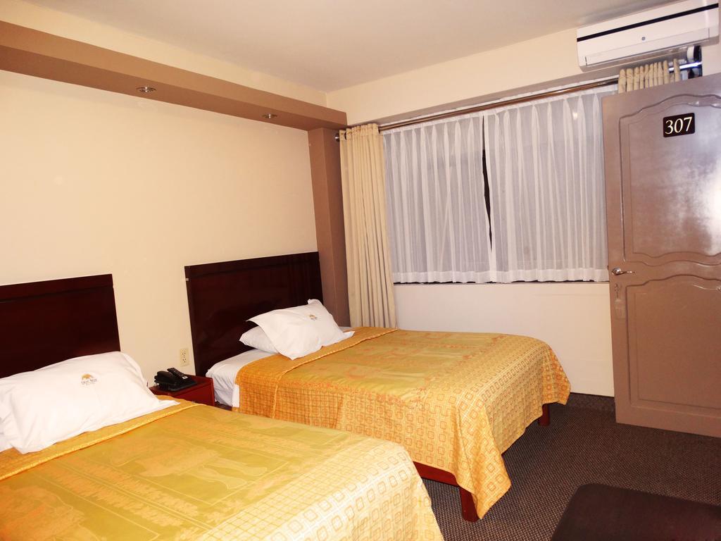 Hotel Gran Sipan تشيكلايو الغرفة الصورة